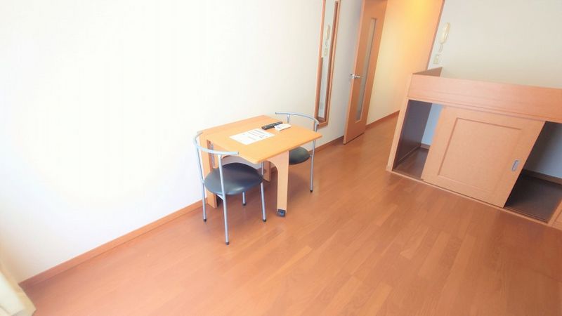 レオパレスラ・ティーダ 居間