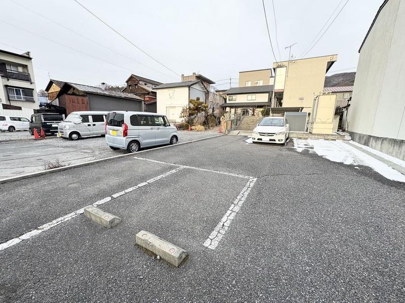 leopalace Wakana 停车场