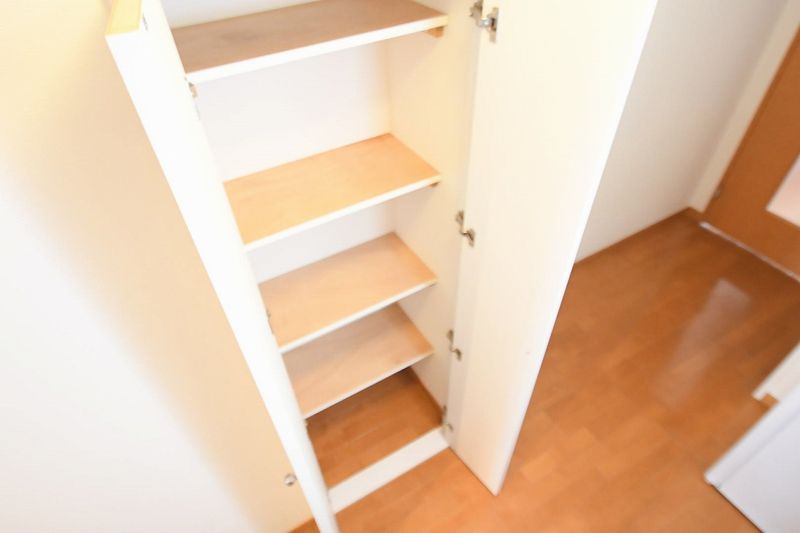 レオパレスＦｌａｔ新栄 収納
