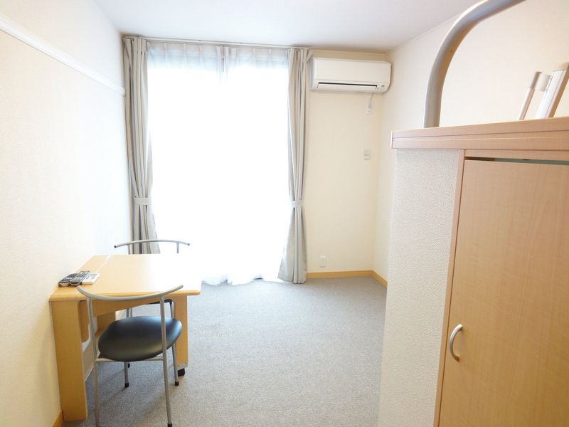 レオパレスメゾン鵠沼 居間