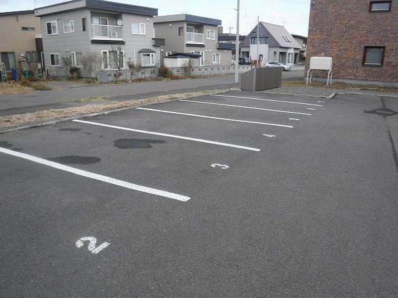 レオパレスドエル 駐車場