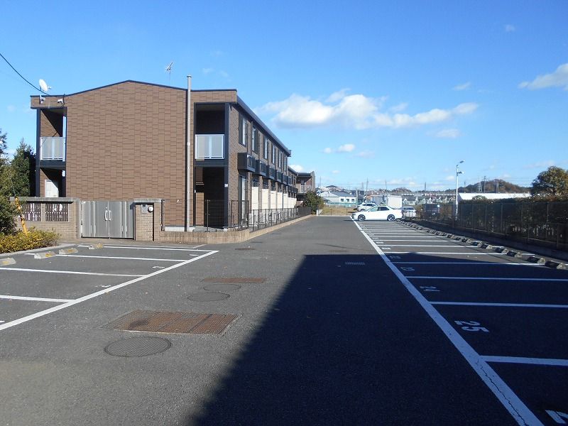 レオパレスフローラＭＫ 駐車場