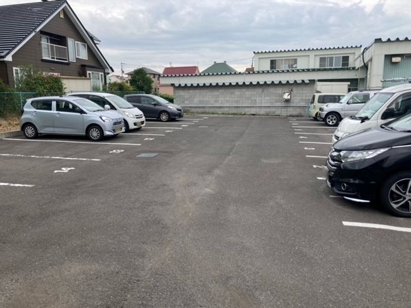 レオパレスエミール美原台Ａ館 駐車場