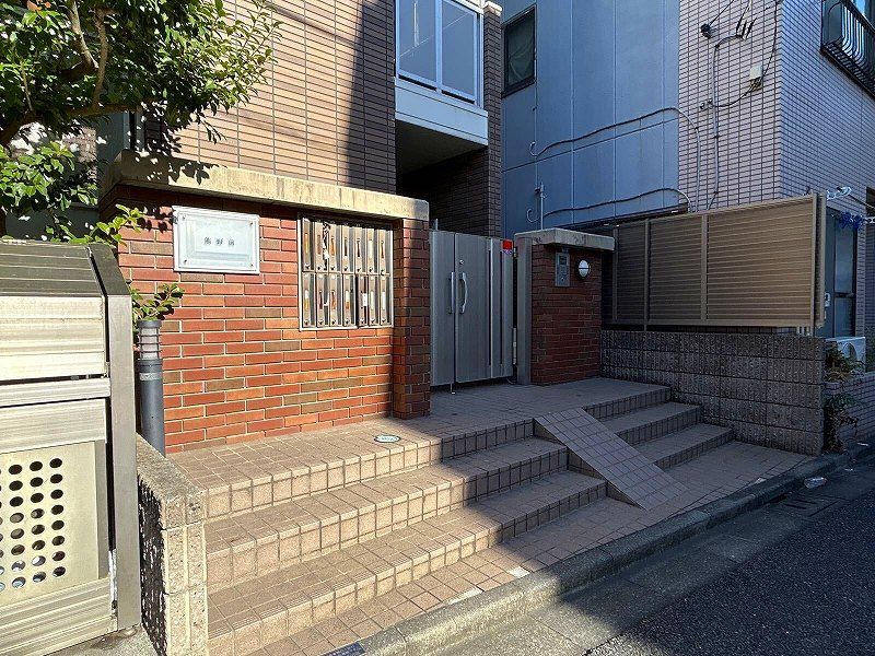 レオパレス熊野前 エントランス