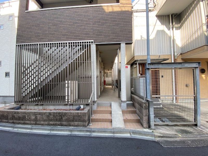 クレイノ市谷台町 エントランス