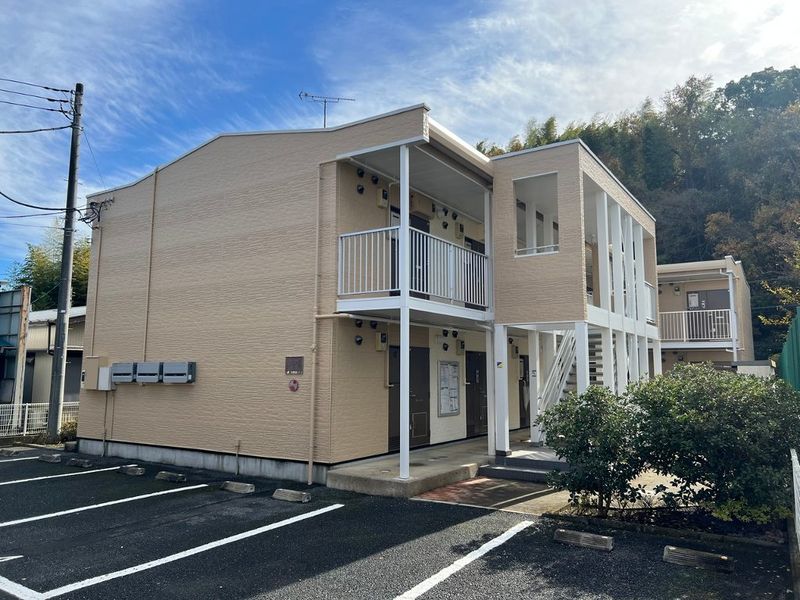 レオパレスメルスィ 駐車場
