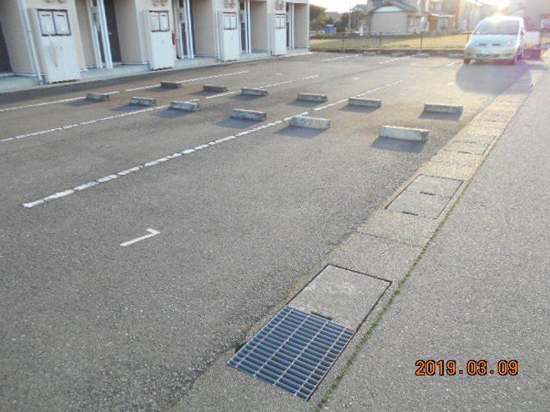 レオパレス松岡Ｃ 駐車場
