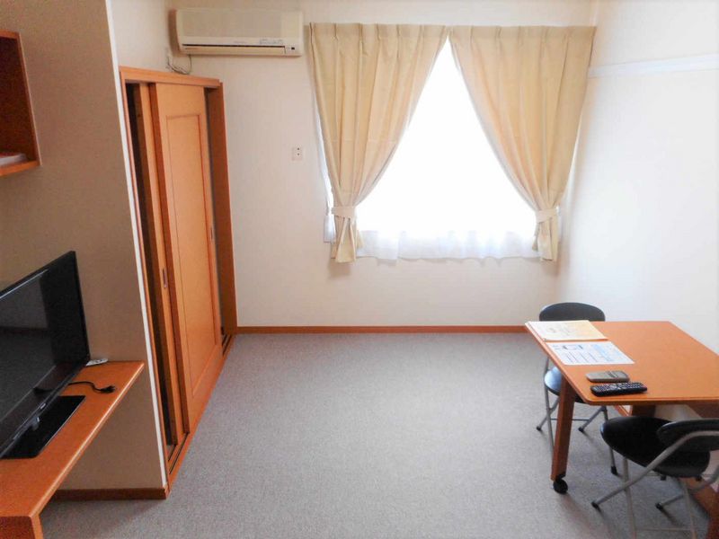 レオパレスアウローラ中条 居間