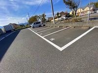 レオパレスつばめ 駐車場