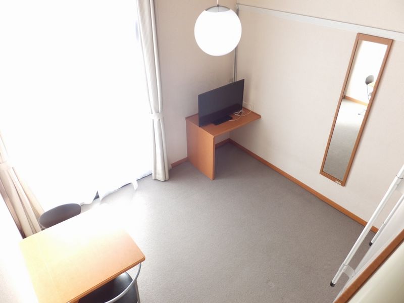 レオパレス天大南 居間