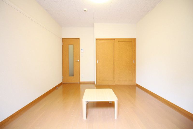 レオパレスブル瀬田 居間