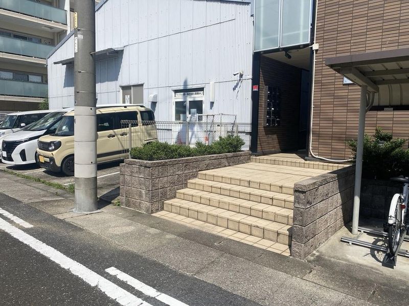 レオパレス植田南 エントランス