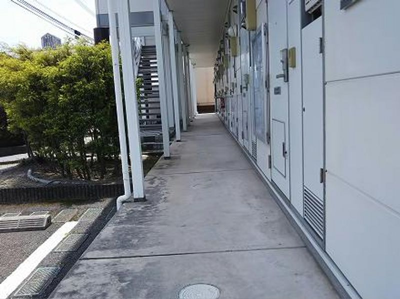 レオパレスα エントランス