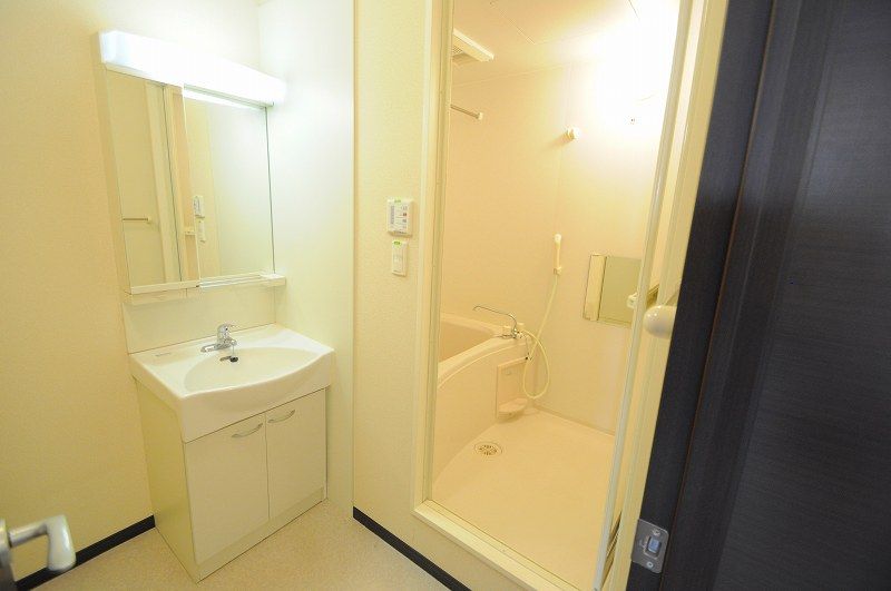 LEONEXT AQUA TIMES Khu rửa mặt