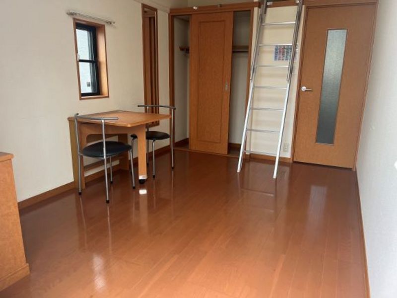 レオパレス高麓台 寝室