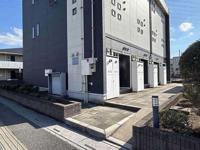 LEONEXT Ren Entrance