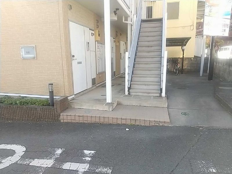 レオパレス弘法 エントランス
