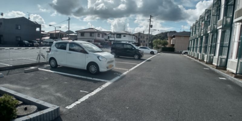 レオパレスムラヤマ 駐車場