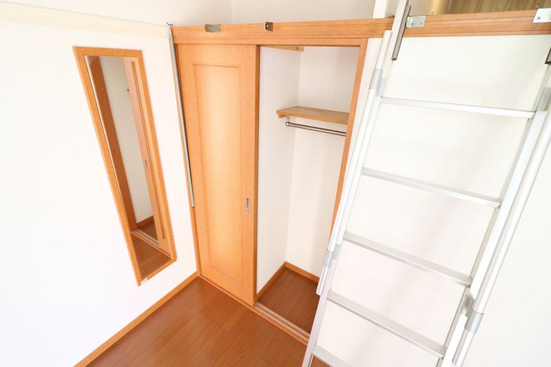 レオパレスみなみ　彦根 収納