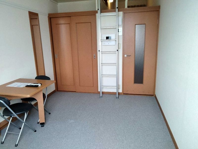 レオパレスかなめ２ 居間