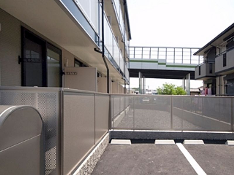 レオパレス深草 駐車場