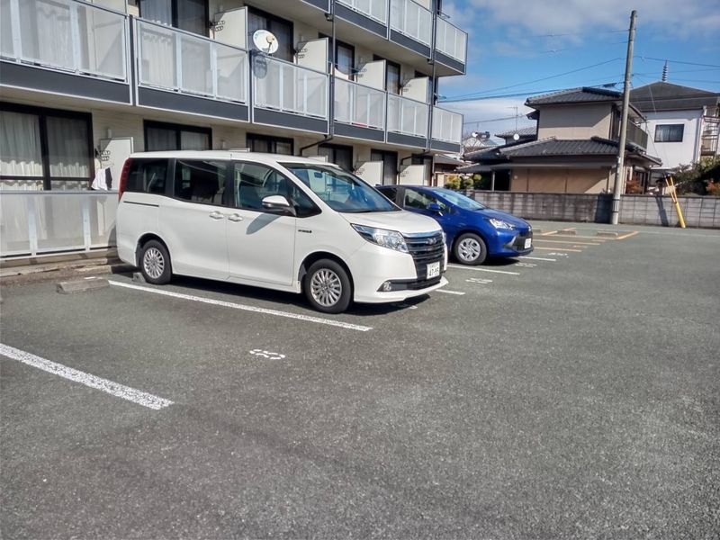 レオパレス太田参番館 駐車場