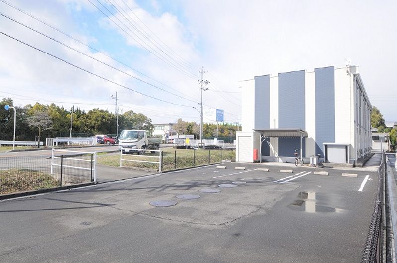 レオネクストアーティカル 駐車場