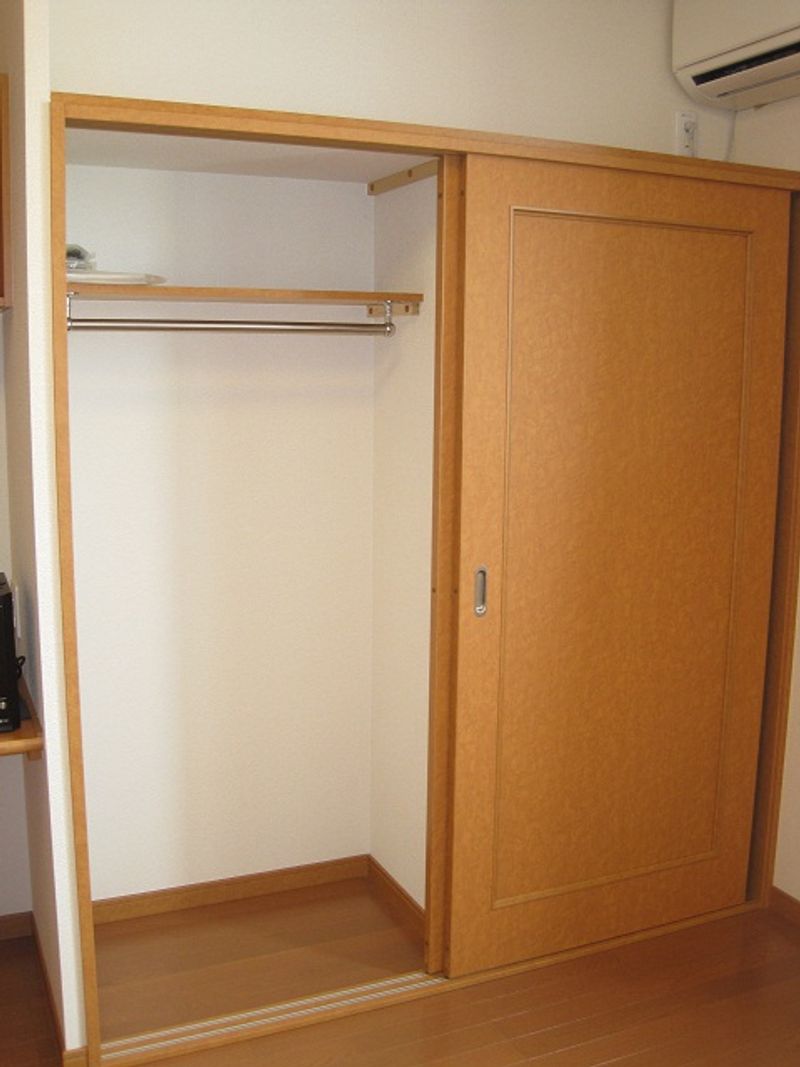 レオパレスプレミール上野Ⅱ 収納
