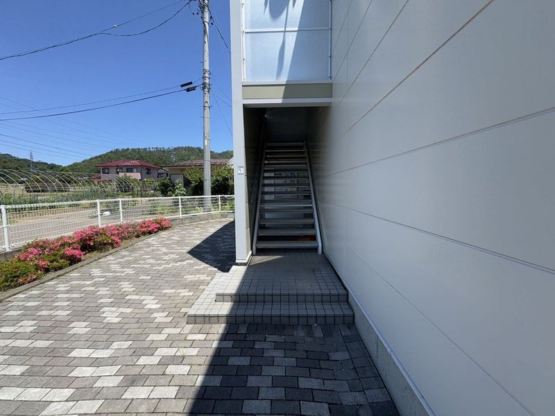 レオパレスすずらん エントランス