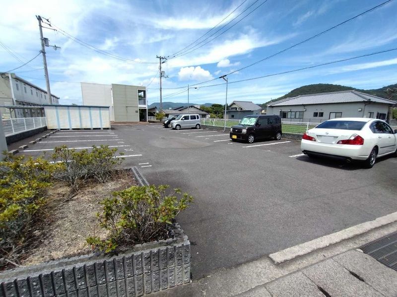 レオパレスラフィーネ 駐車場