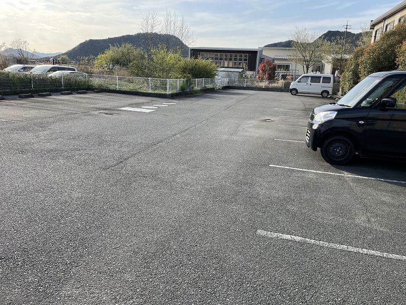 レオパレスカルム 駐車場