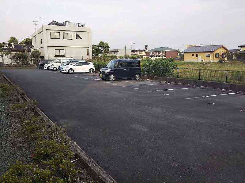 レオパレス花籠 駐車場