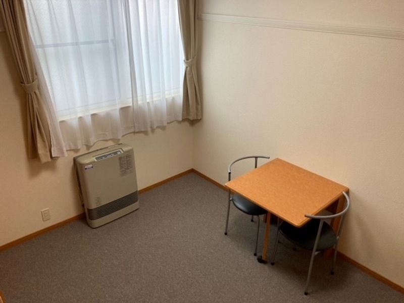 レオパレス庄 居間