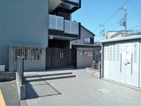 レオパレスアルファード エントランス