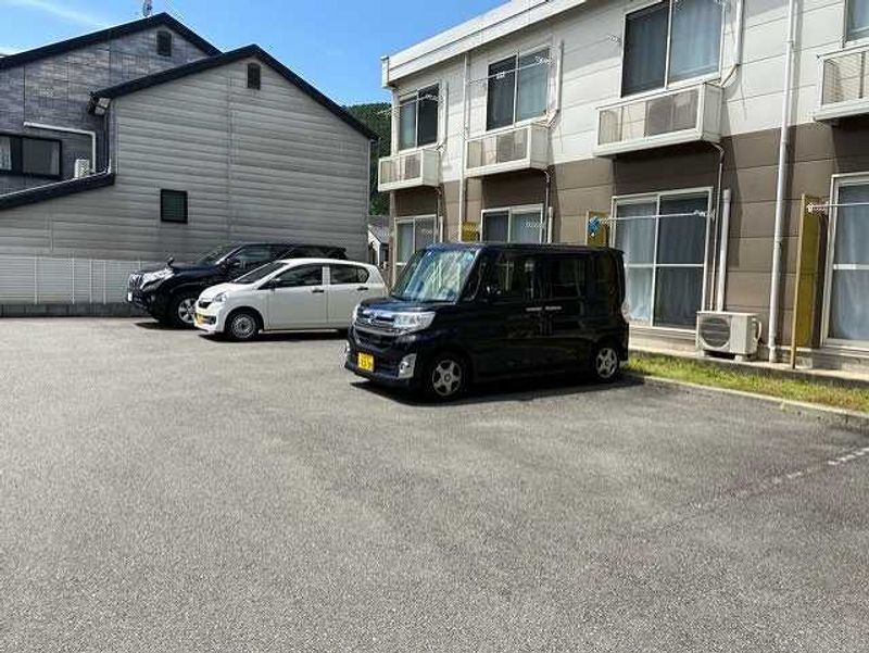 レオパレス横木 駐車場