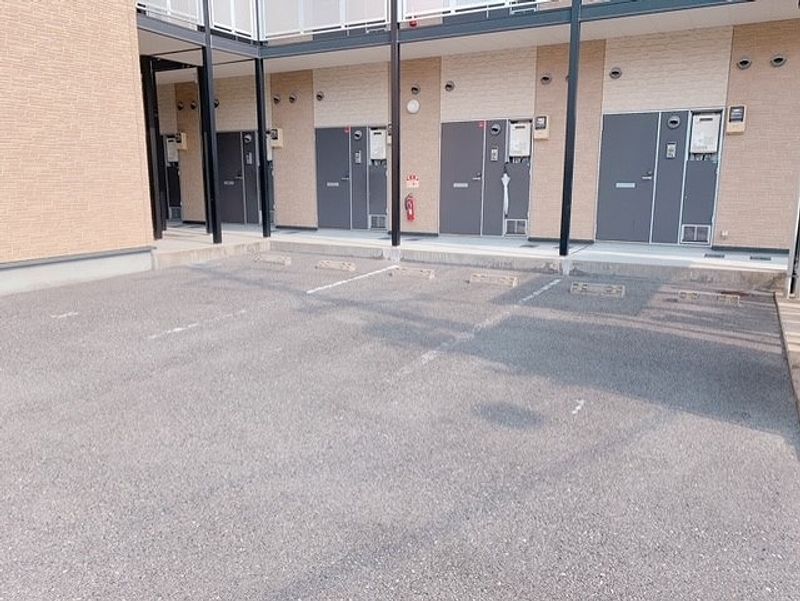 レオパレスパッシィオーネ 駐車場
