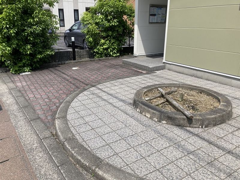 レオパレスエスポワール加納 エントランス