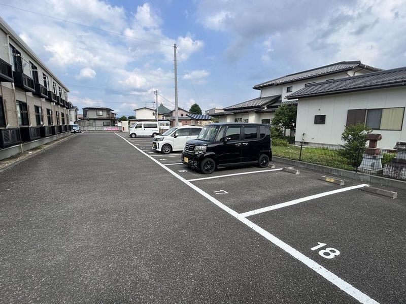 レオパレス舘 駐車場