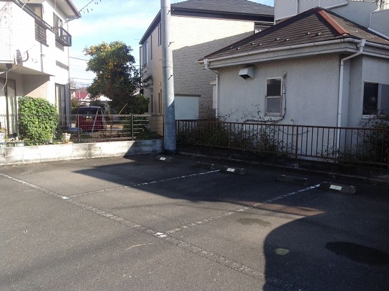 レオパレスグリーン 駐車場