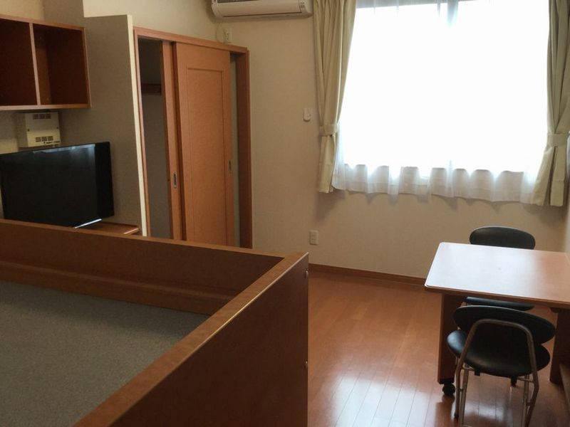 レオパレスメゾン白河 居間