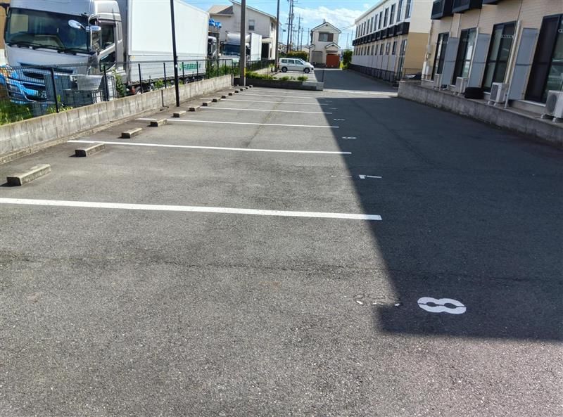 レオパレスコマンダー 駐車場
