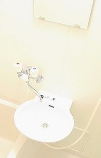 レオパレス港 洗面所