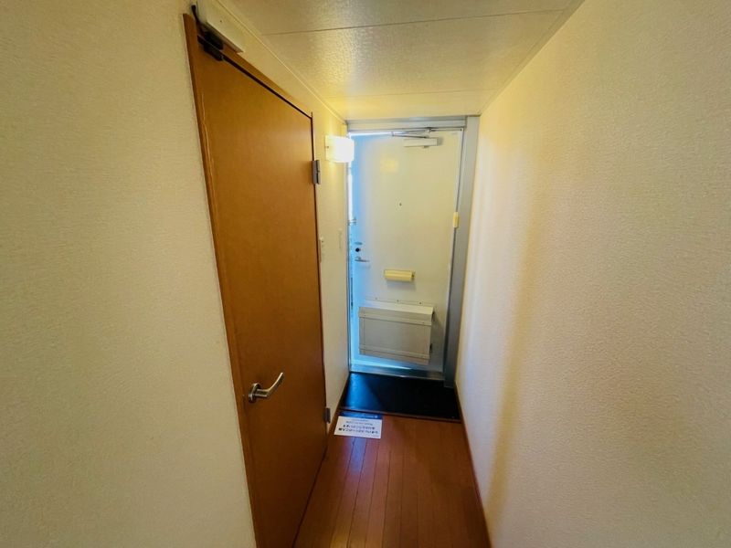 レオパレスエバーグリーン 玄関