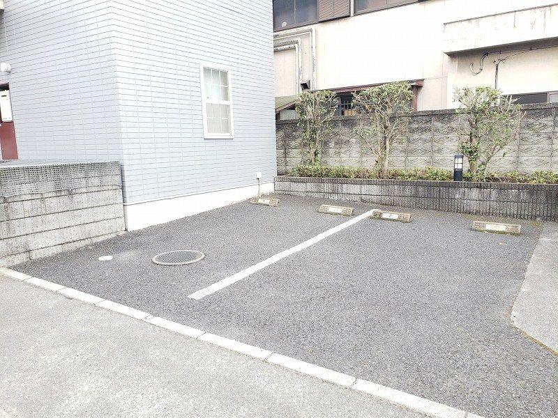 レオパレスサンライズ 駐車場