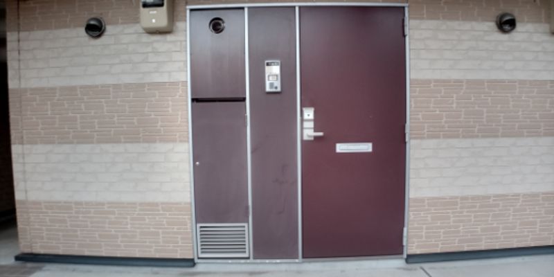 レオパレス稲荷町 玄関