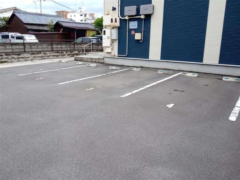 レオネクストグロリア京橋南 駐車場