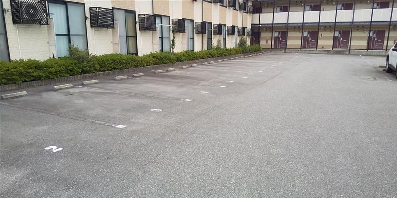 レオパレスソフィア 駐車場
