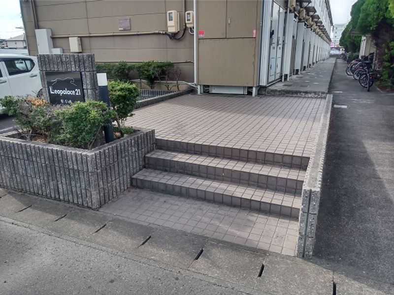 レオパレス県庁東 エントランス