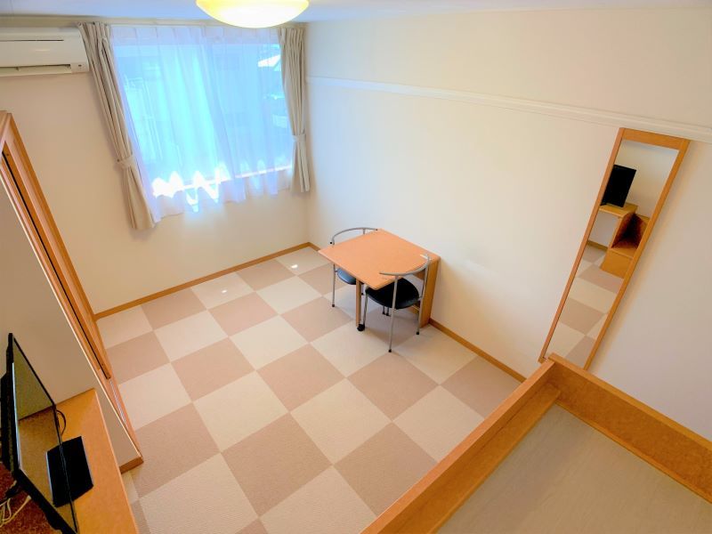 レオパレスクローバー 居間