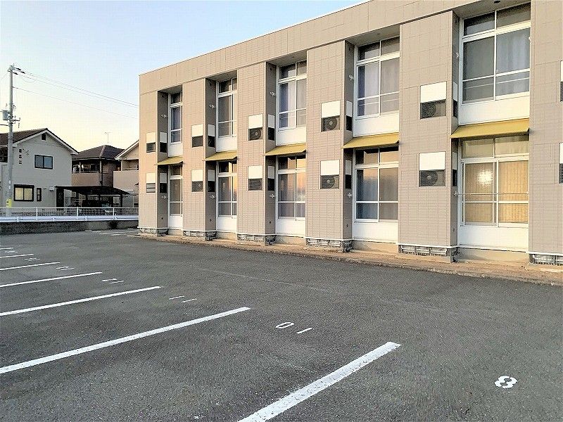 レオパレスＭ’ｓフレーズ弐番館 駐車場